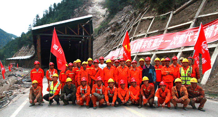 鋼棚洞建成合影