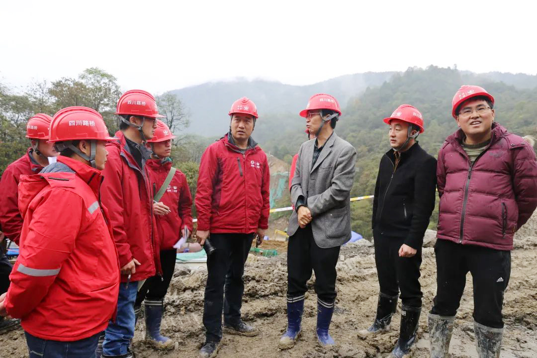 四川路橋副總工程師陳先國到樂西高速S1-6項目檢查指導工作