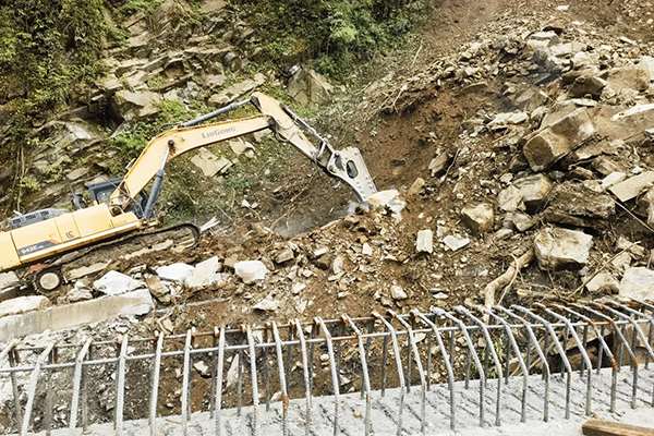 精準預判與緊急避險，成功化解塌方危機